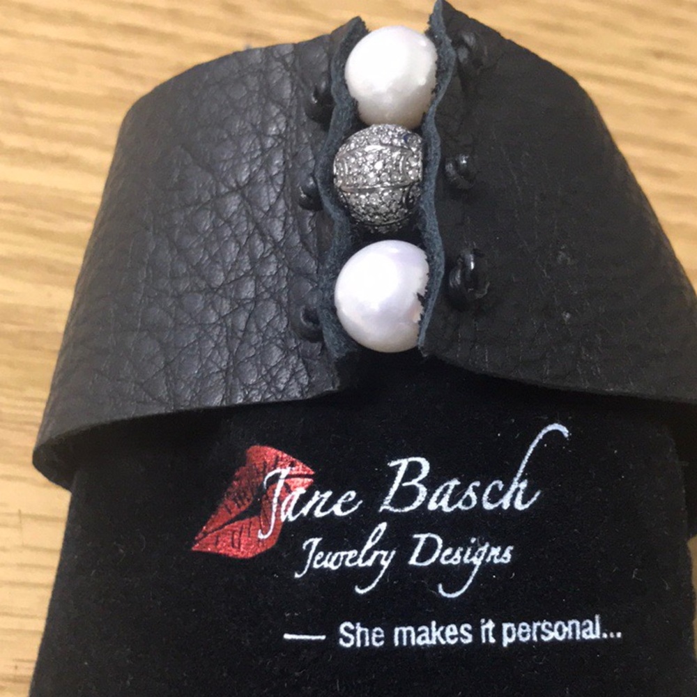 Leather adjustable bracelet diamond bead and pearl